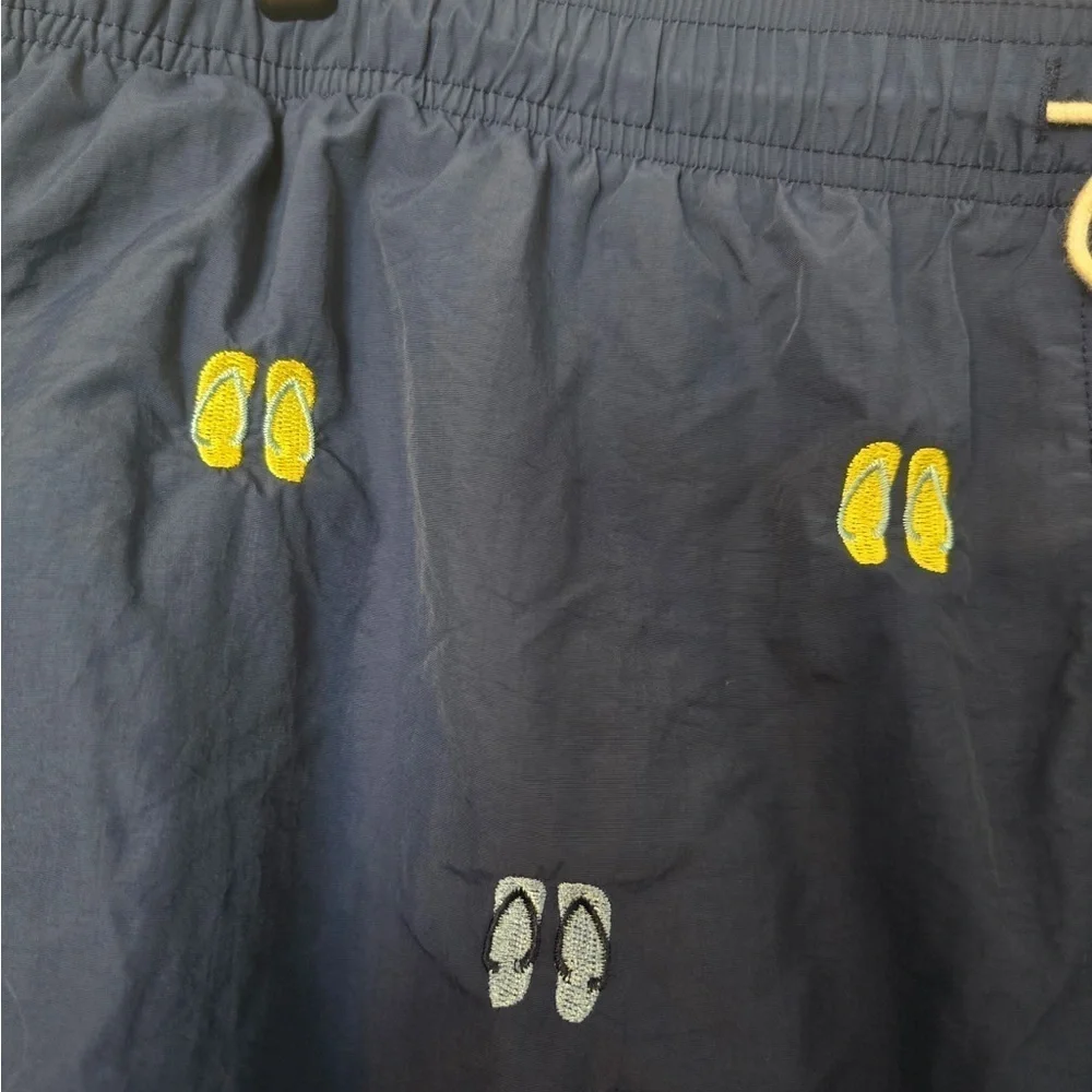 J McLaughlin Men’s Swim Trunks Size XL Navy Embroidered Flip Flops EUC Pockets